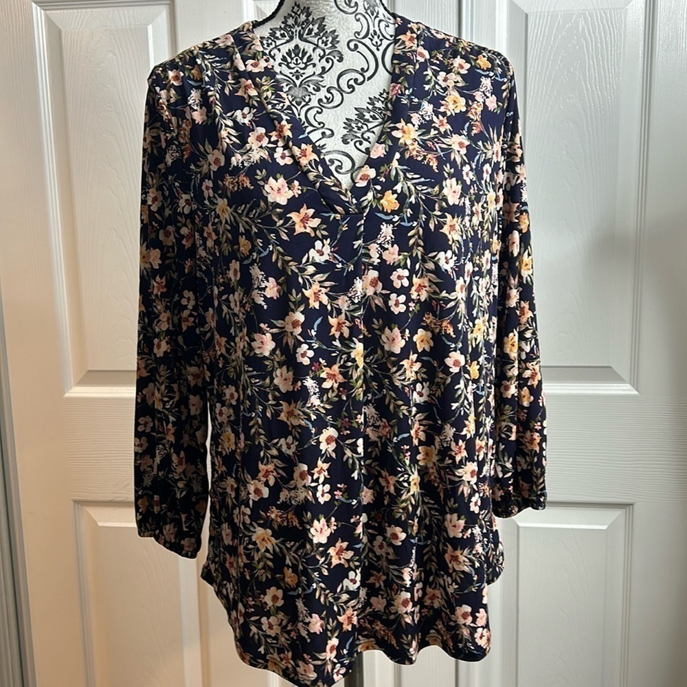 Two By Vince Camuto Blue Floral V Neck Blouse L